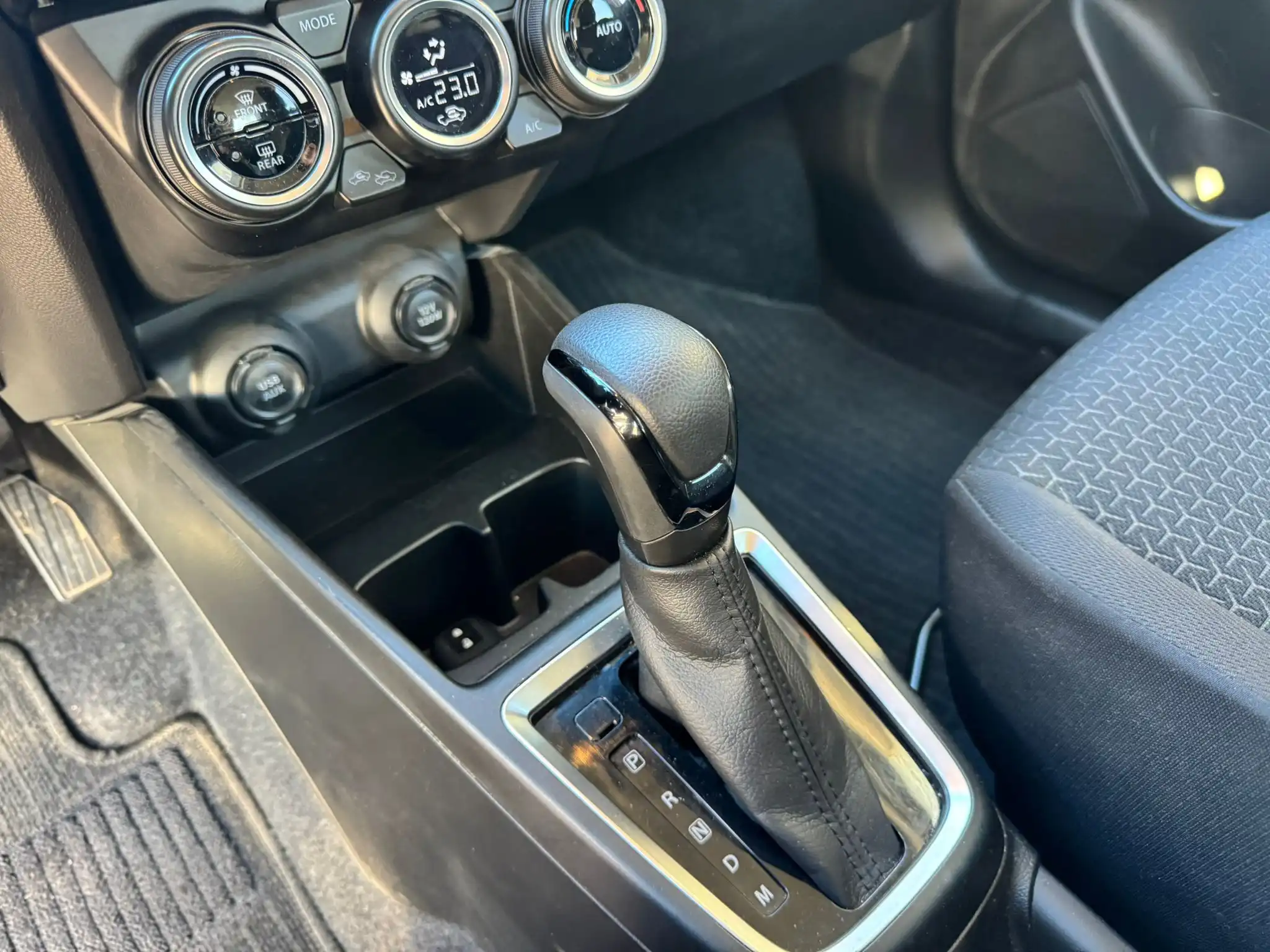 Swift ELEGANCE 2WD CVT